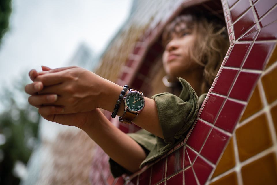 girl-with-watch